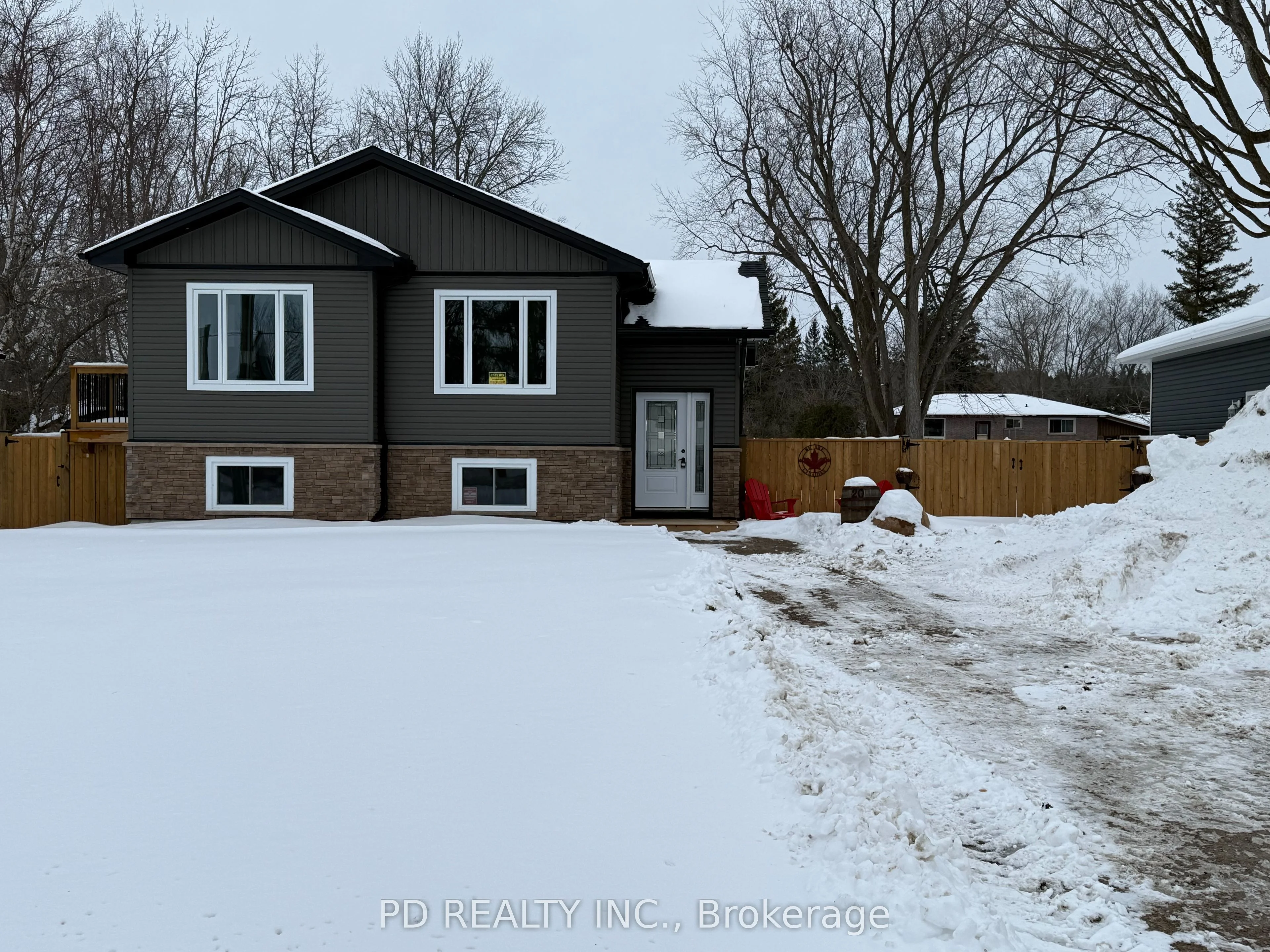 20 Queen Street S, Kawartha Lakes, On K0l 2w0