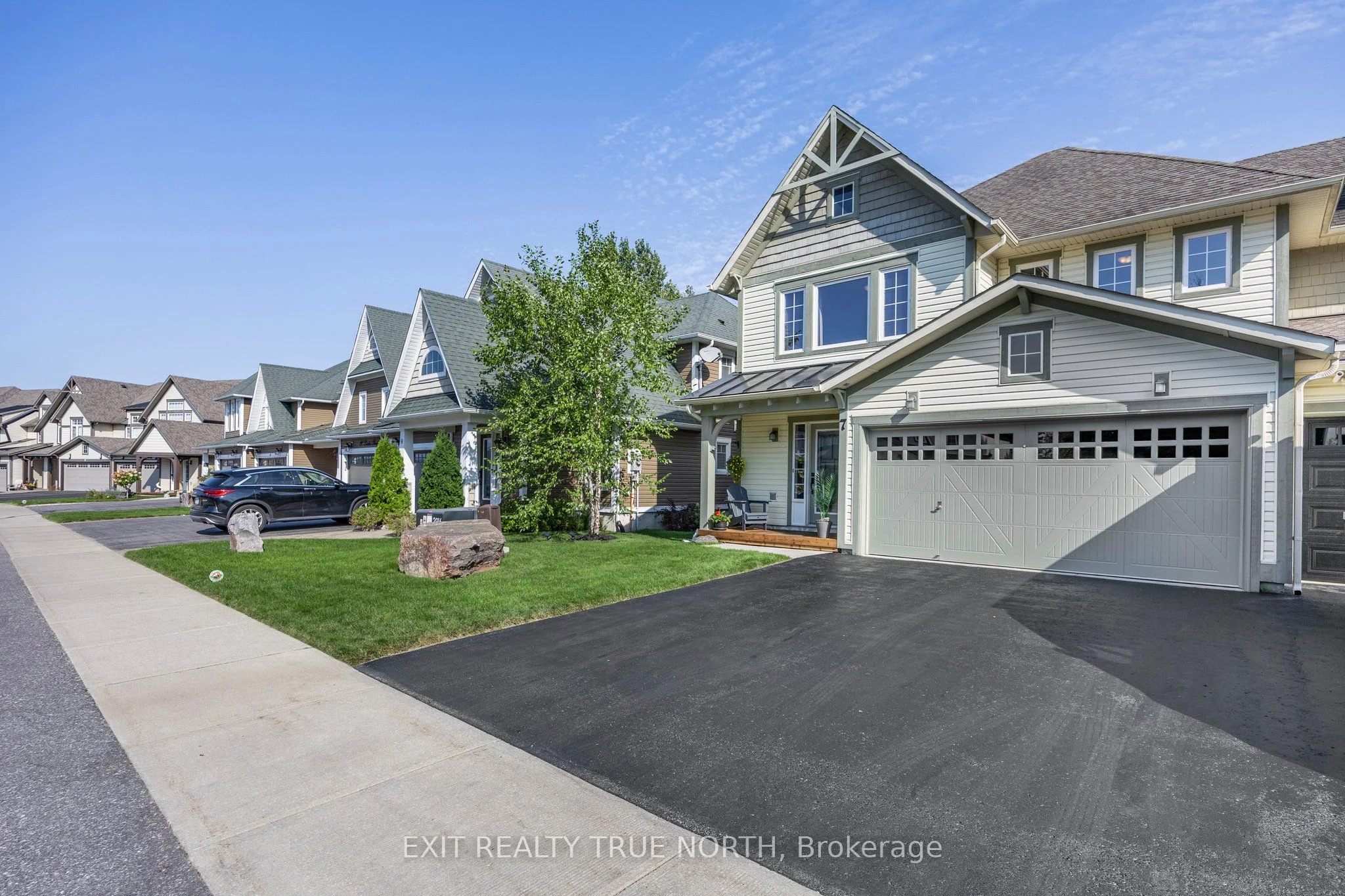 Att/Row/Townhouse in Georgian Bay