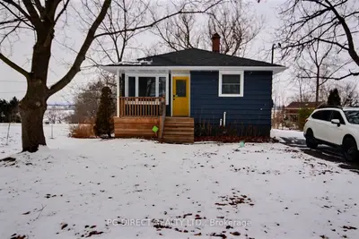 Detached in Prince Edward County