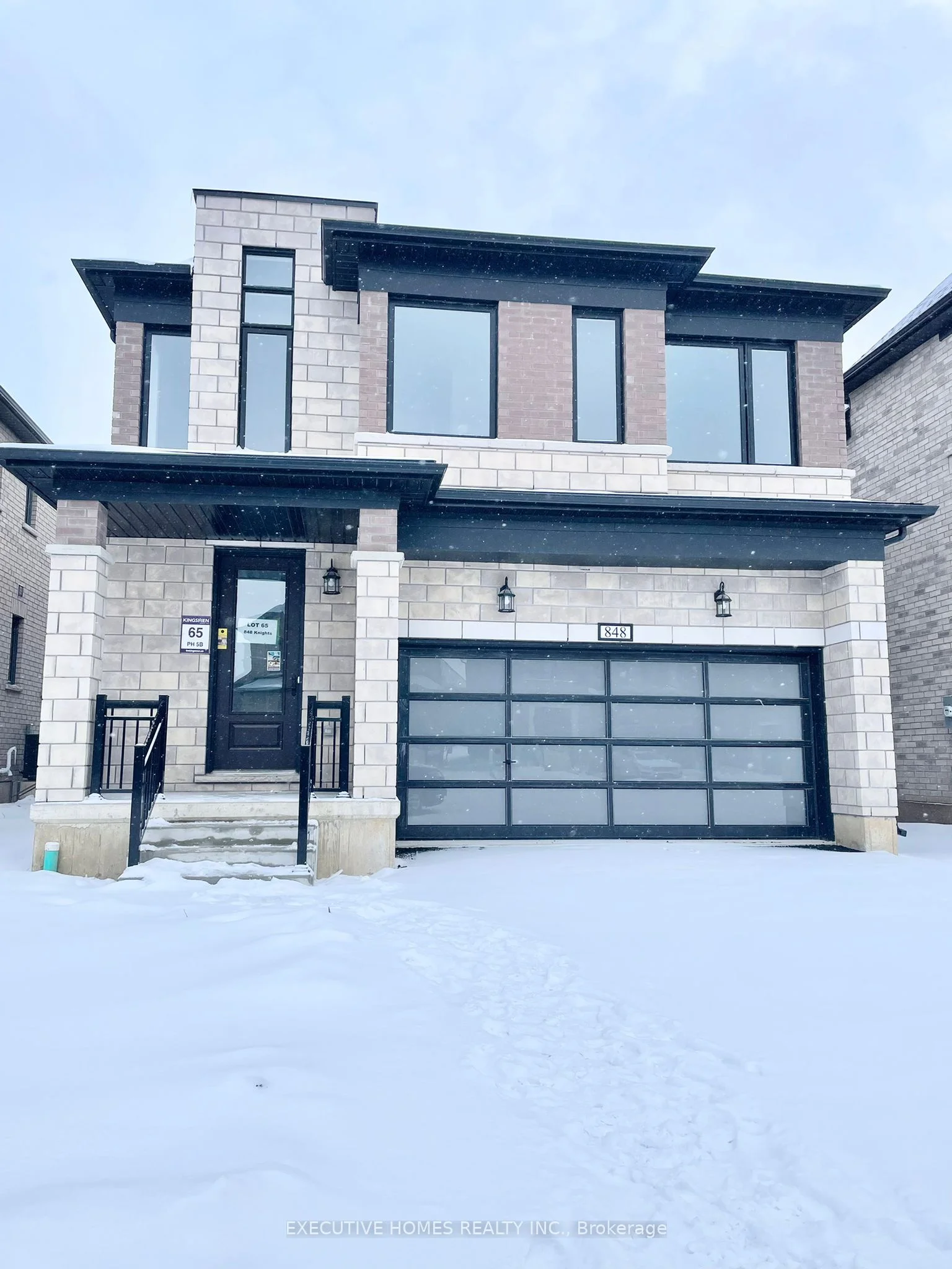 Detached in Woodstock