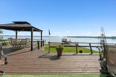 32 Peats Point Lane, Prince Edward County, On K8n 4z7