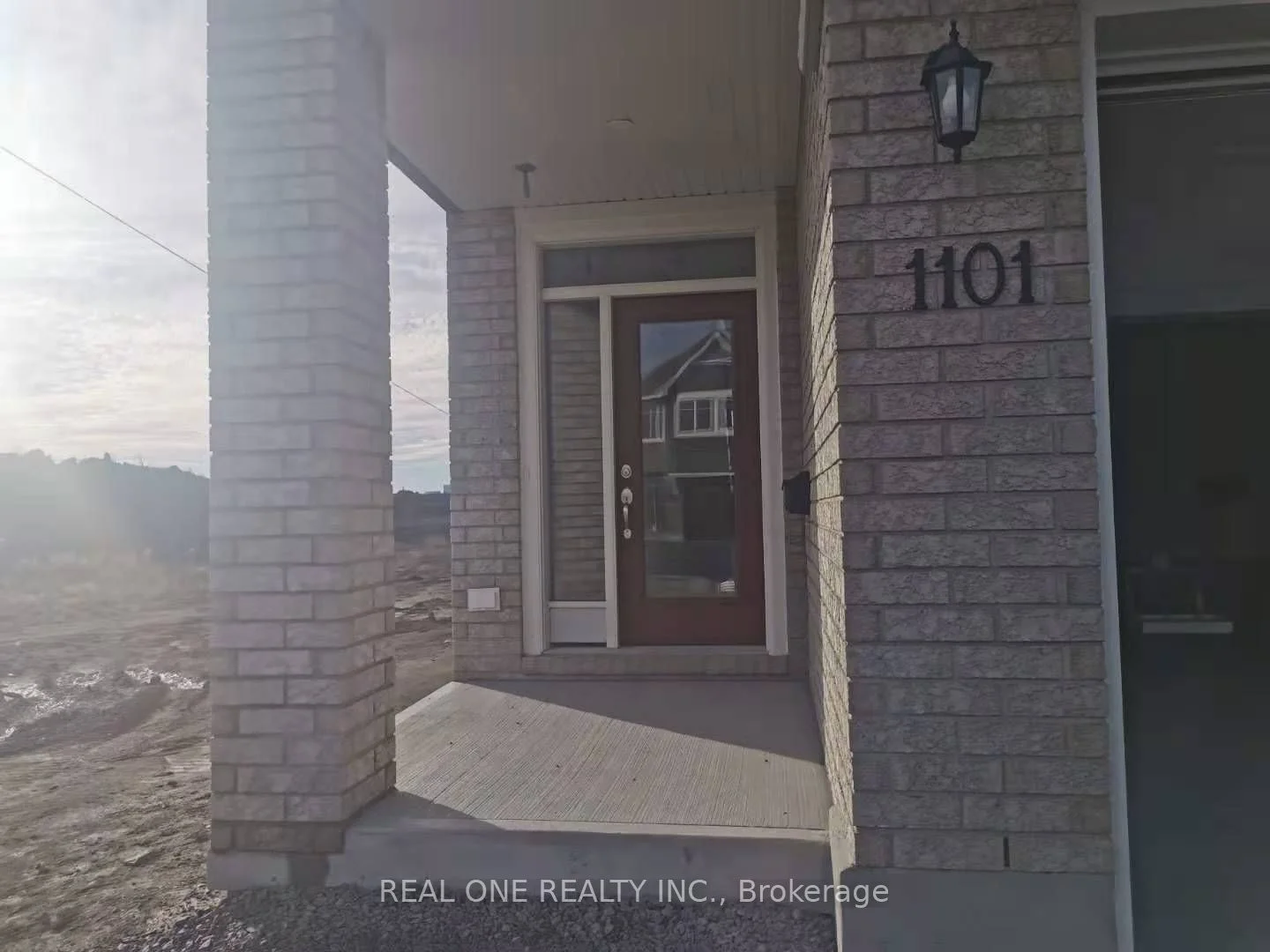 Att/Row/Townhouse in Kingston