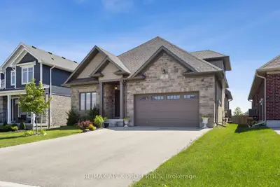 Detached in Mapleton