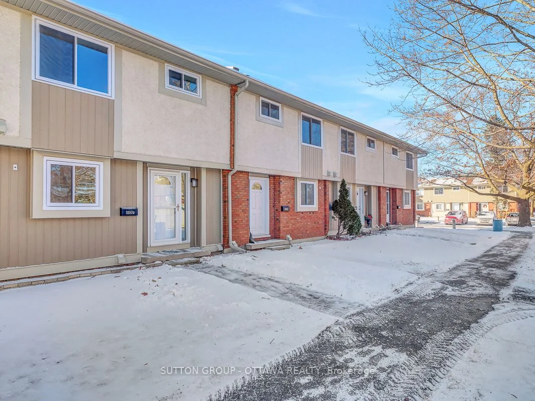 Condo Townhouse in Bells Corners and South to Fallowfield