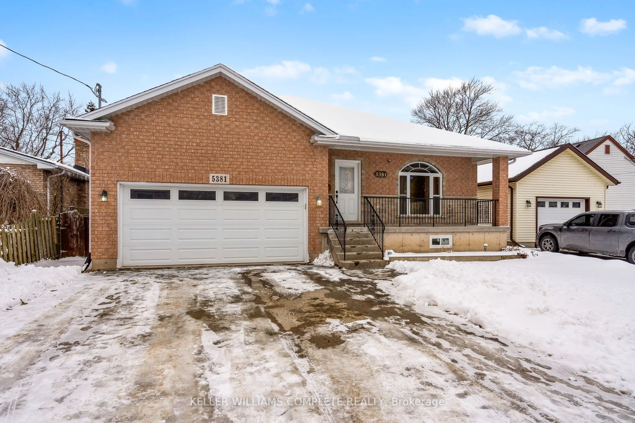 Detached in Niagara Falls