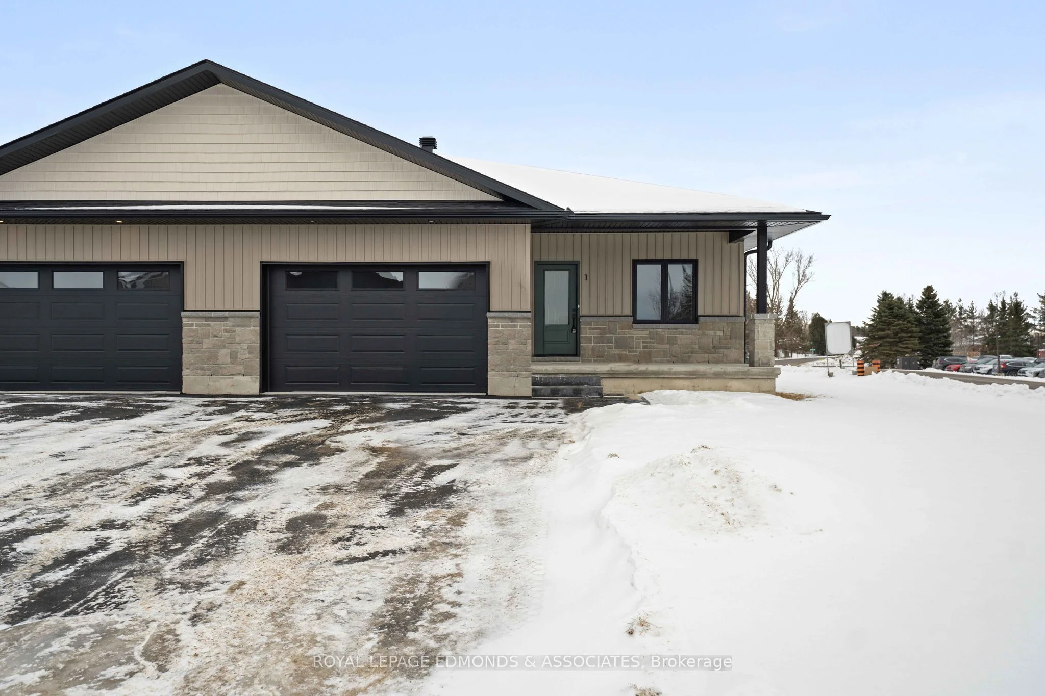 1 Bamagillia Street, Whitewater Region, On K0j 1k0