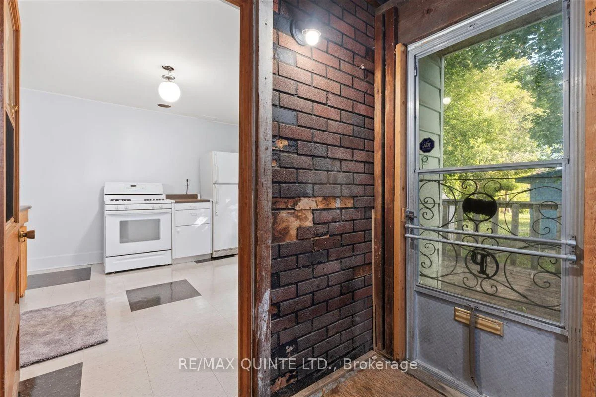 15 Murney Street, Belleville, ON K8P 3N5