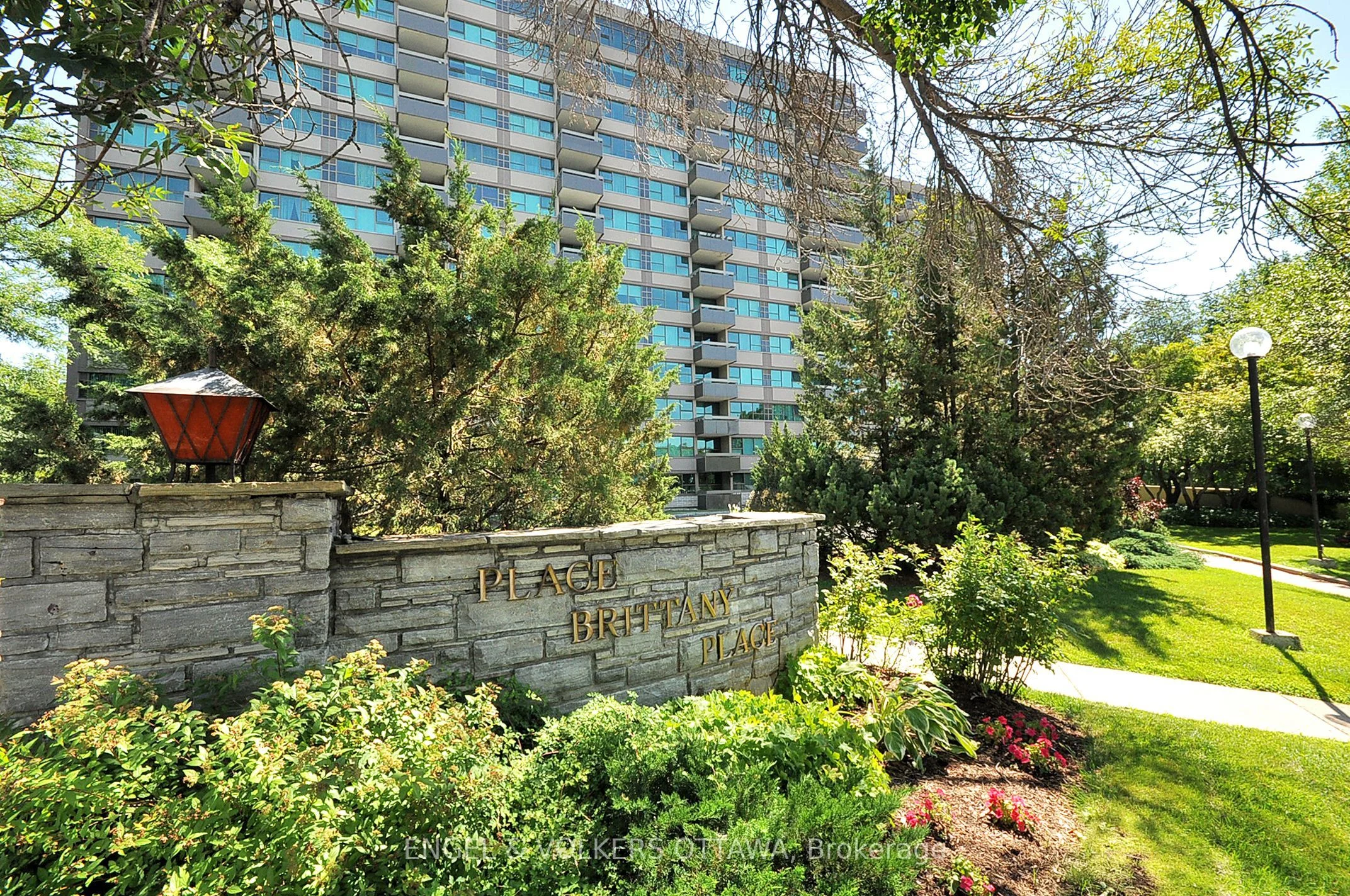 555 Brittany Drive 310, Manor Park - Cardinal Glen And Area, On K1k 4c5