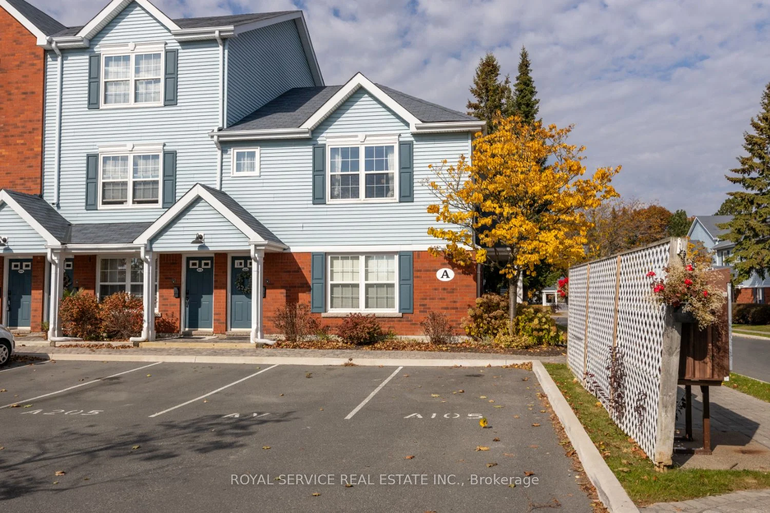 Condo Townhouse in Cobourg