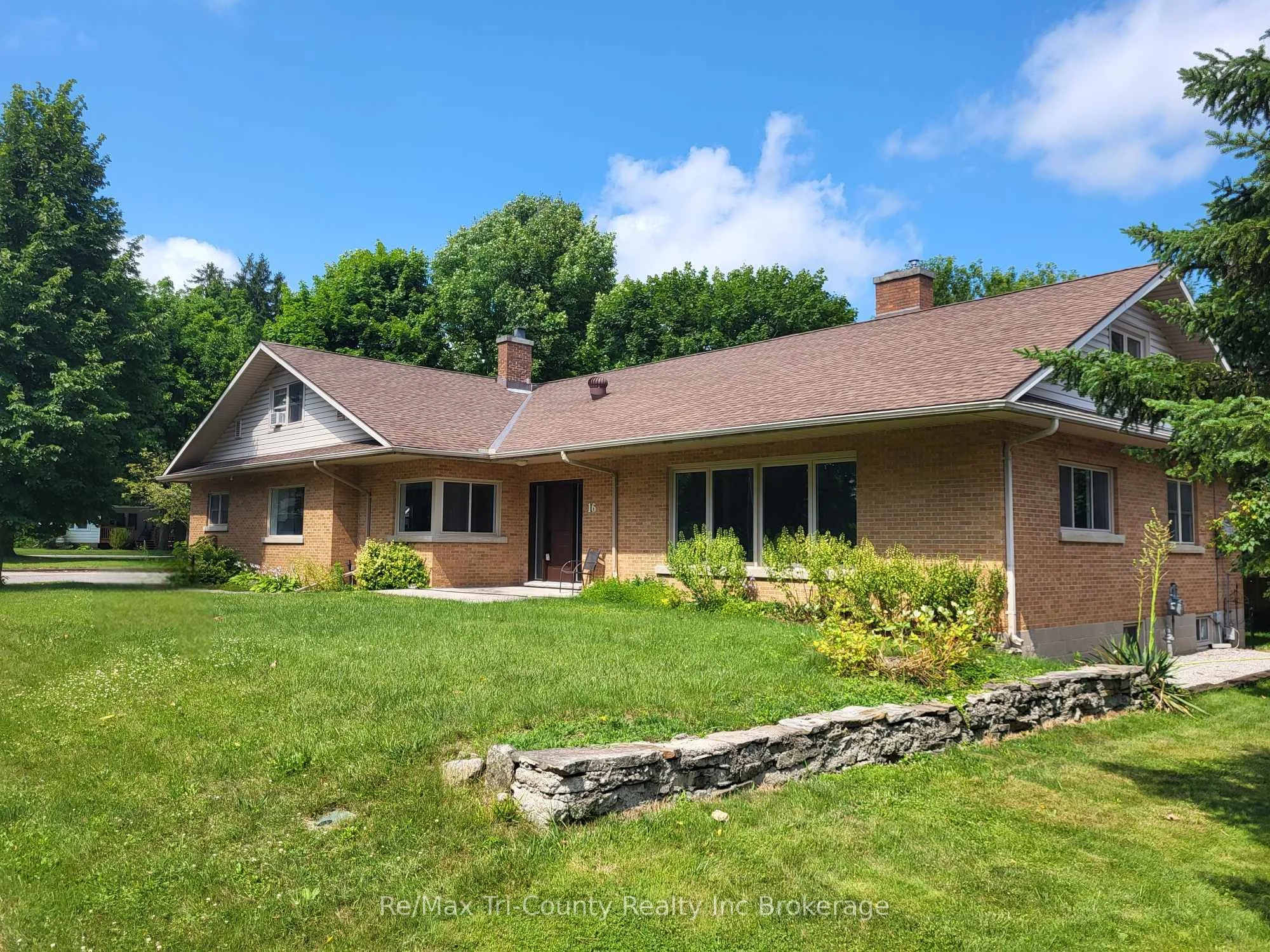 16 DELEVAN Crescent, Tillsonburg, ON N4G 3M7