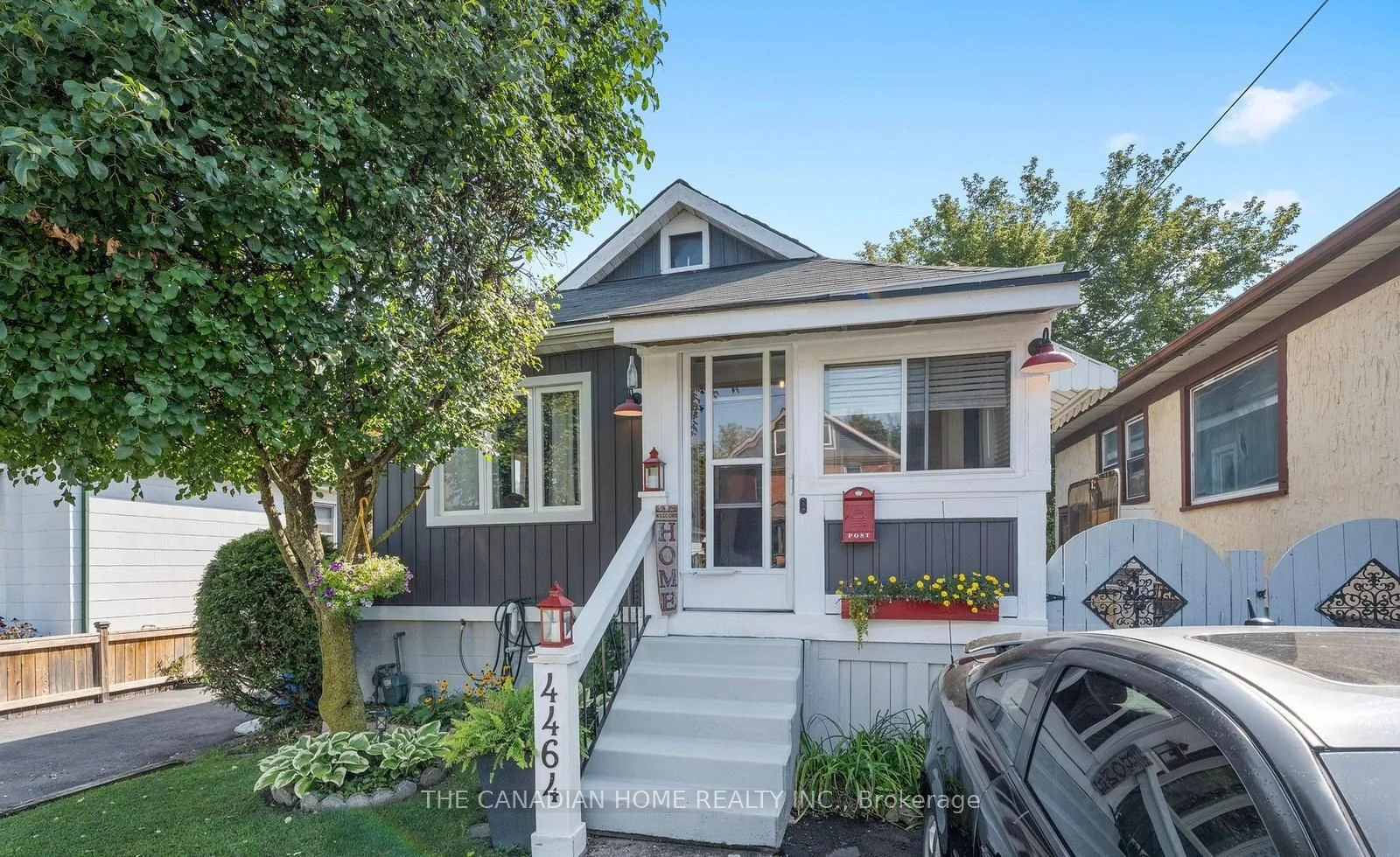 Detached in Niagara Falls