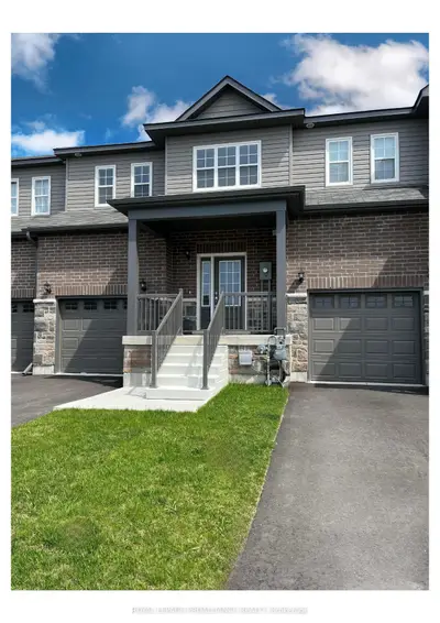 Att/Row/Townhouse in Cobourg