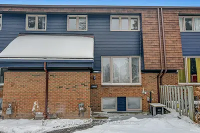 Condo Townhouse in Parkway Park - Queensway Terrace S and Area