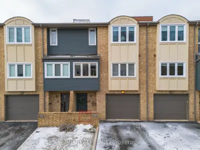 Condo Townhouse in Windsor