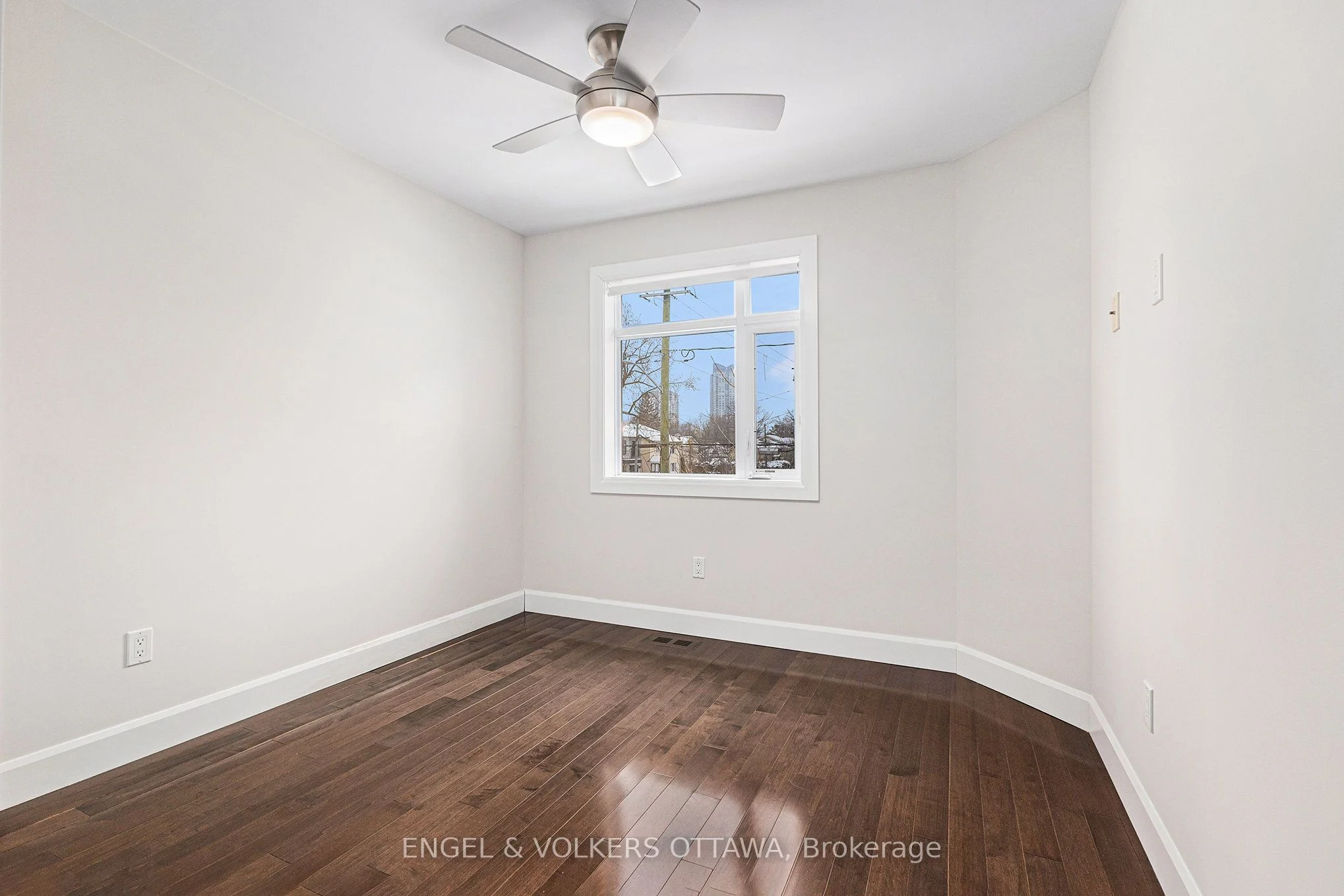 219 Carleton Avenue, Tunneys Pasture and Ottawa West, ON K1Y 0J5