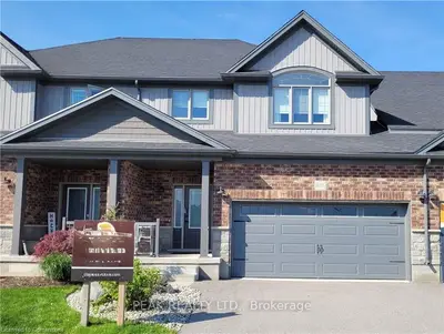 Att/Row/Townhouse in Blandford-Blenheim