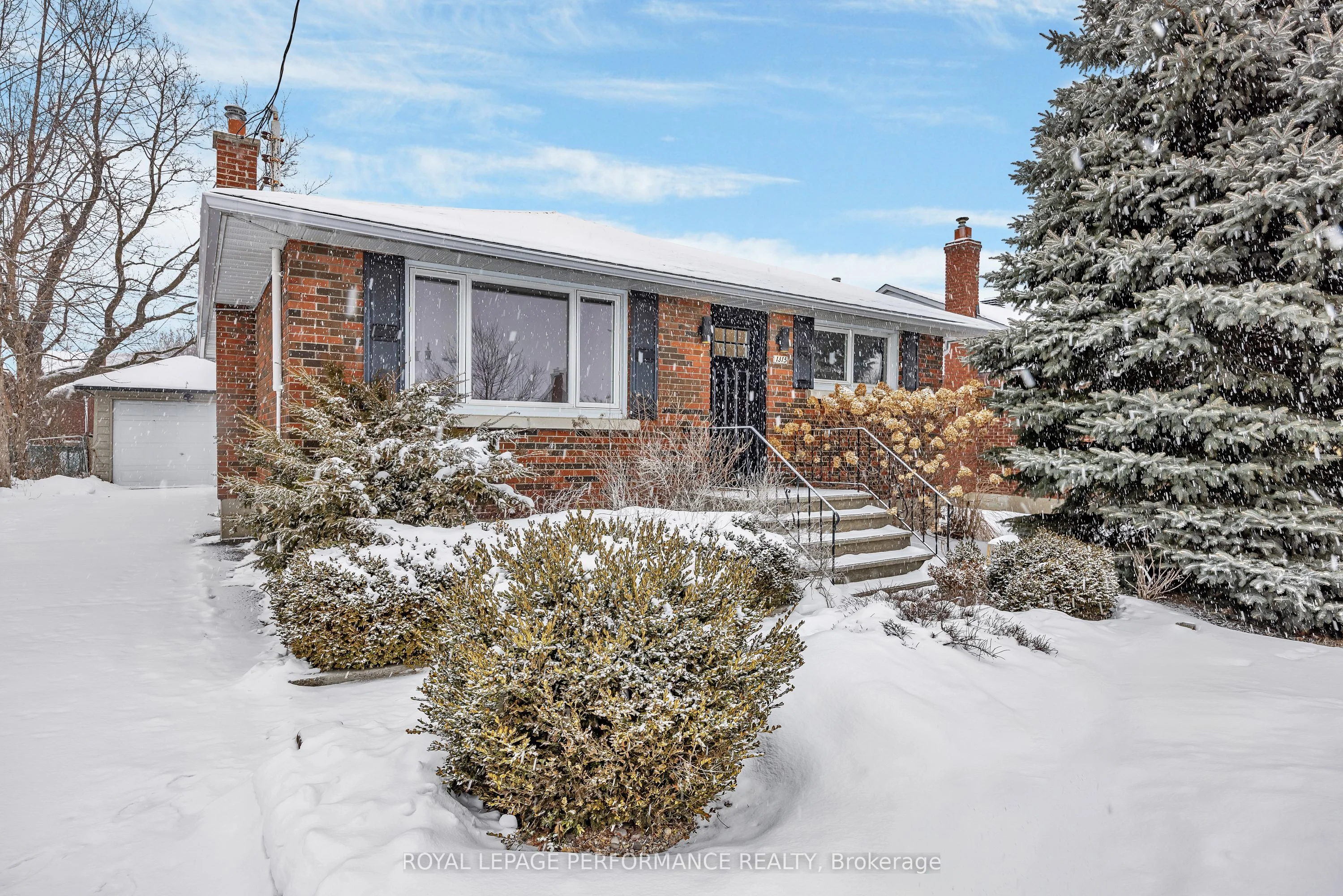 1315 Kingston Avenue, Carlington - Central Park, On K1z 8k9