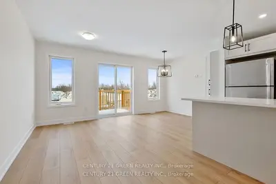 Att/Row/Townhouse in Smiths Falls