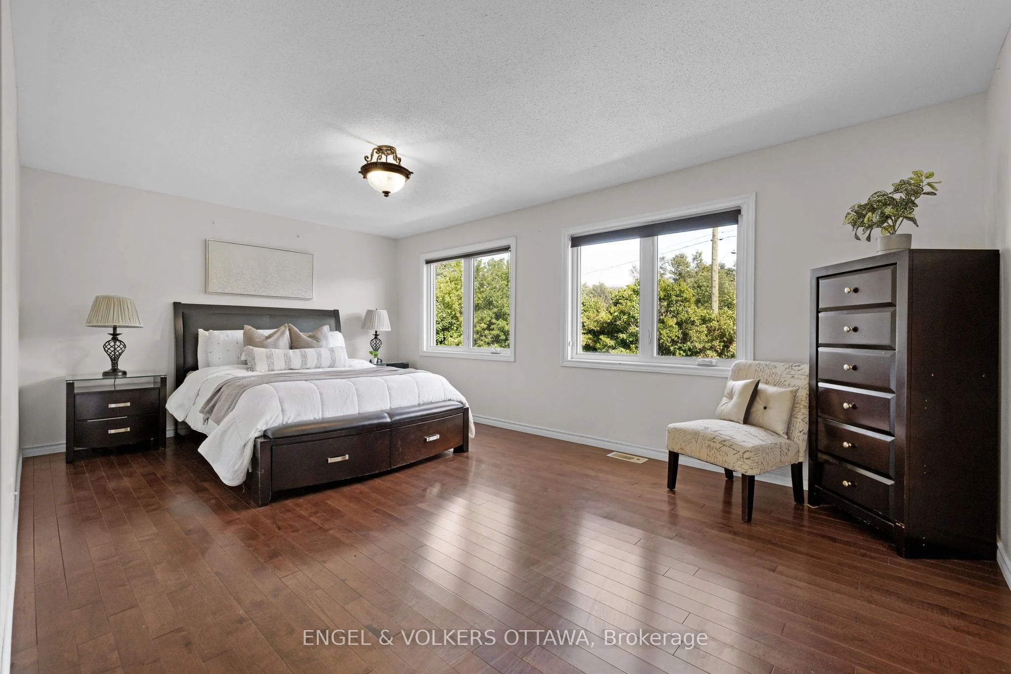 16 Burlington Crescent, Hunt Club - South Keys and Area, ON K1T 3K9
