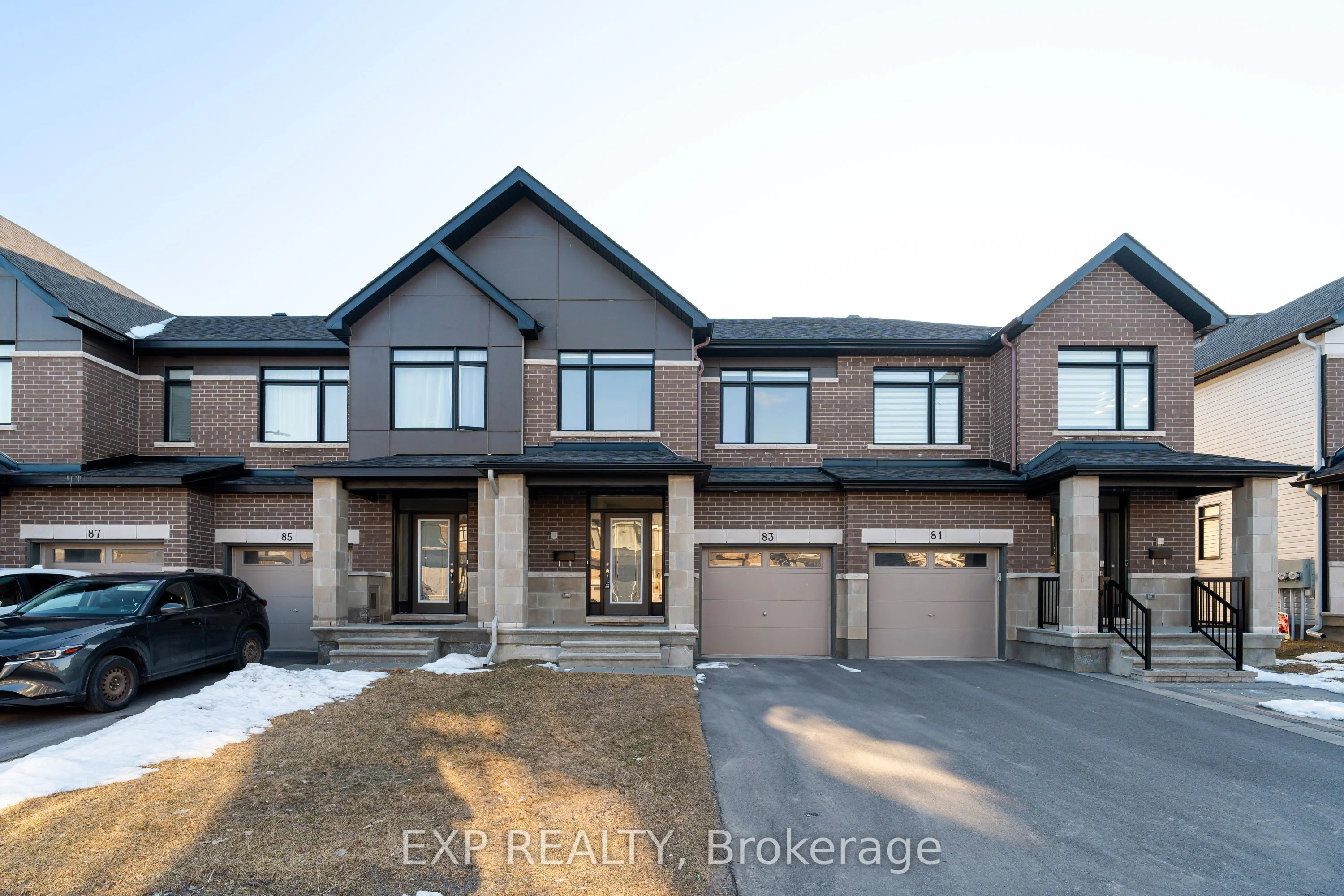 Att/Row/Townhouse in Blossom Park - Airport and Area