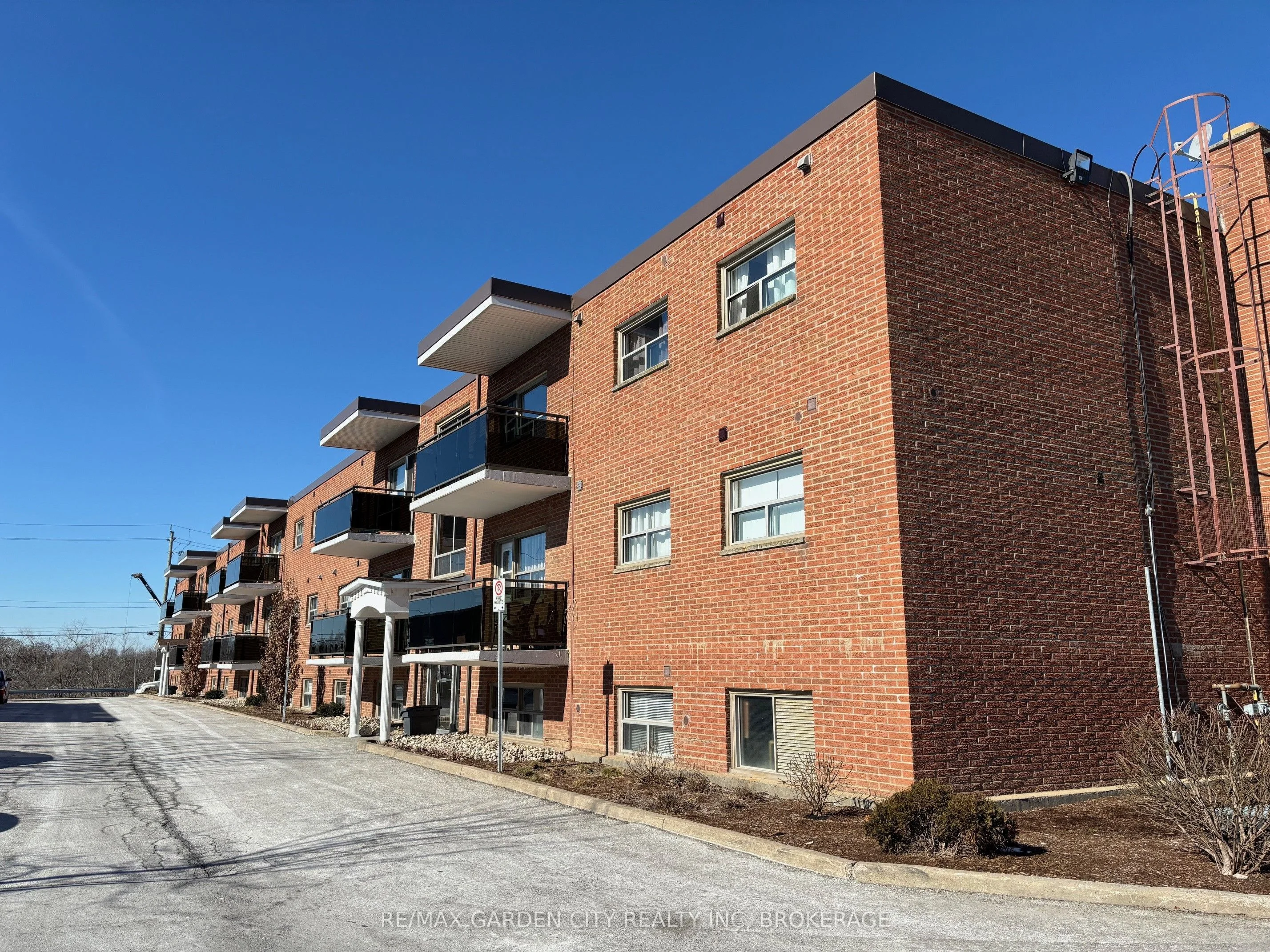 264 OAKDALE Avenue 205, St. Catharines, ON L2P 2K4