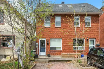 Att/Row/Townhouse in Lower Town - Sandy Hill