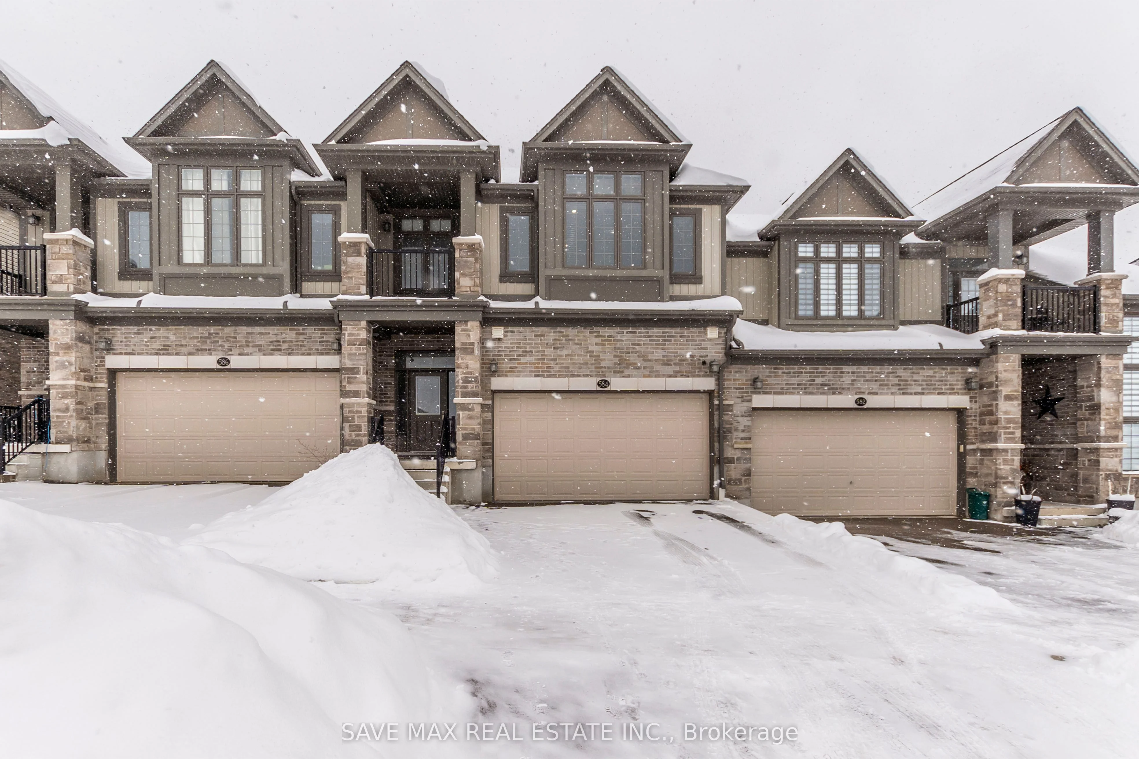 Att/Row/Townhouse in Waterloo