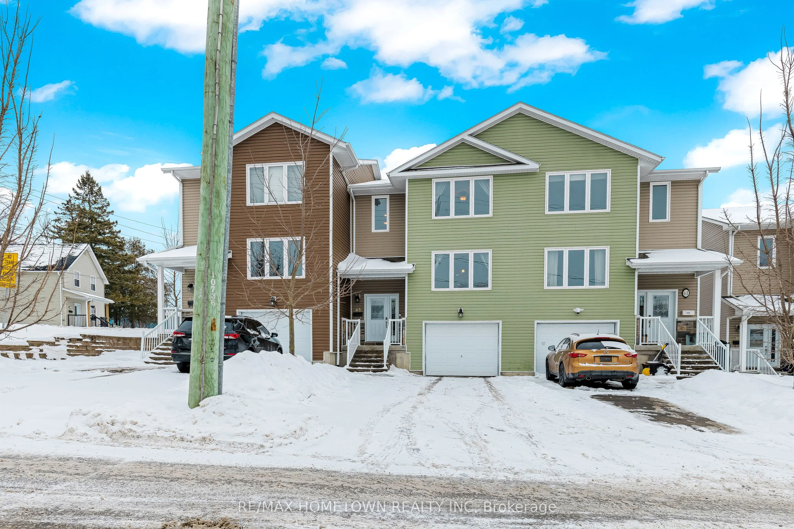 Att/Row/Townhouse in Brockville