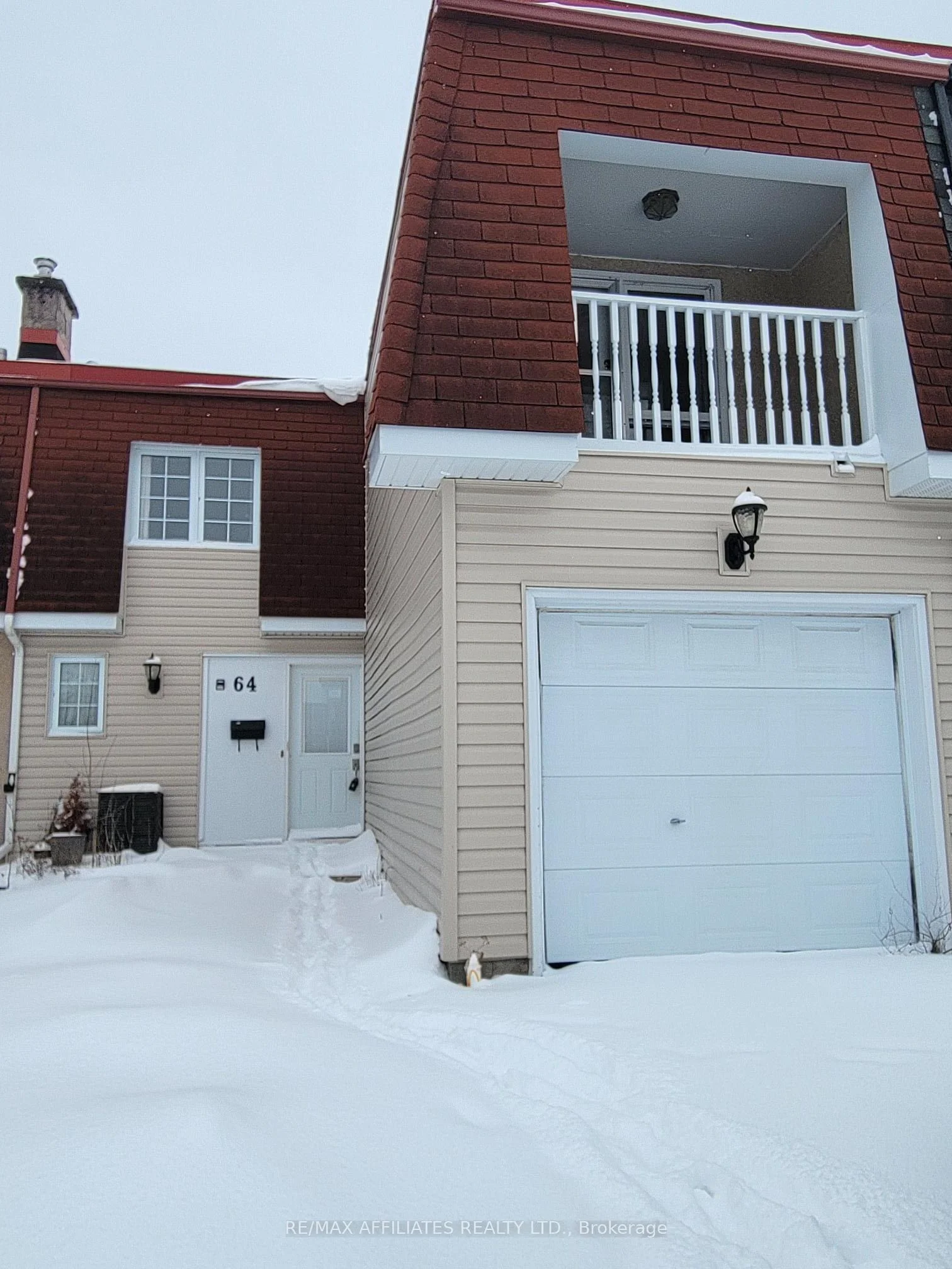 Att/Row/Townhouse in Bells Corners and South to Fallowfield