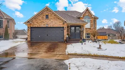 Detached in Brantford