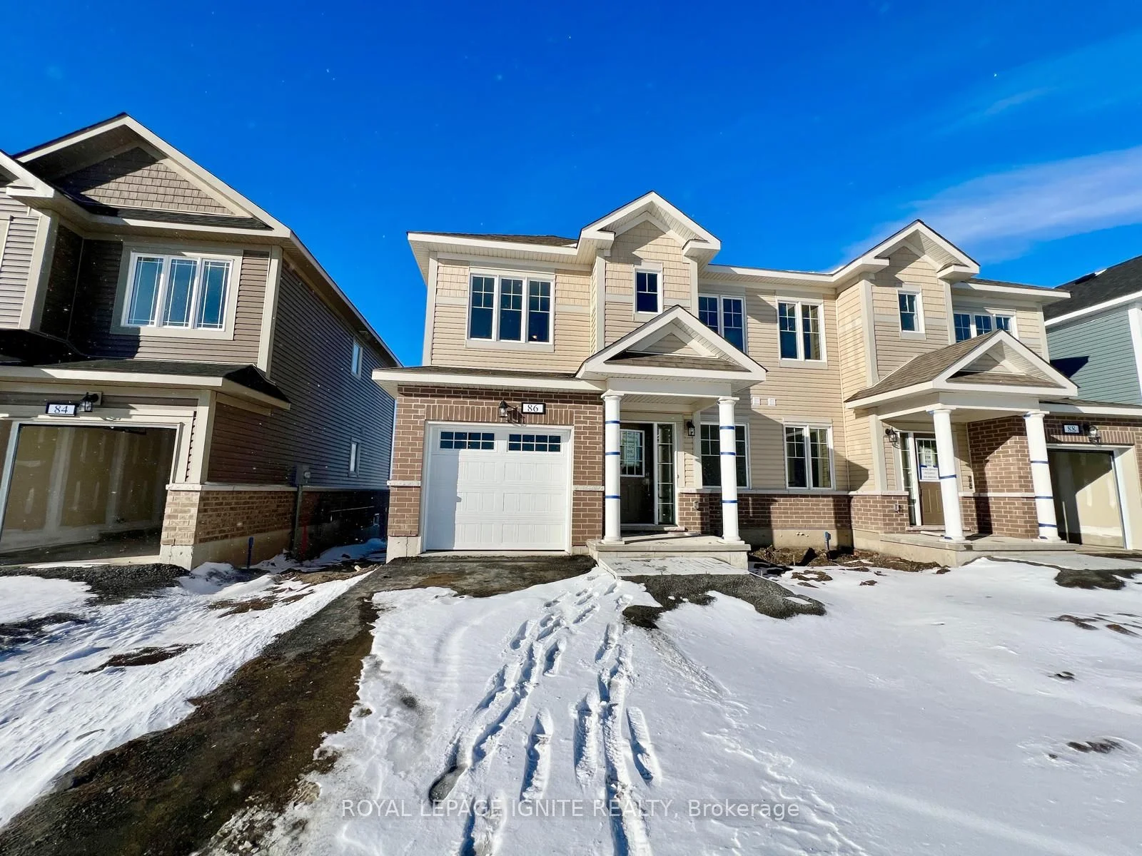 Semi-Detached in Loyalist
