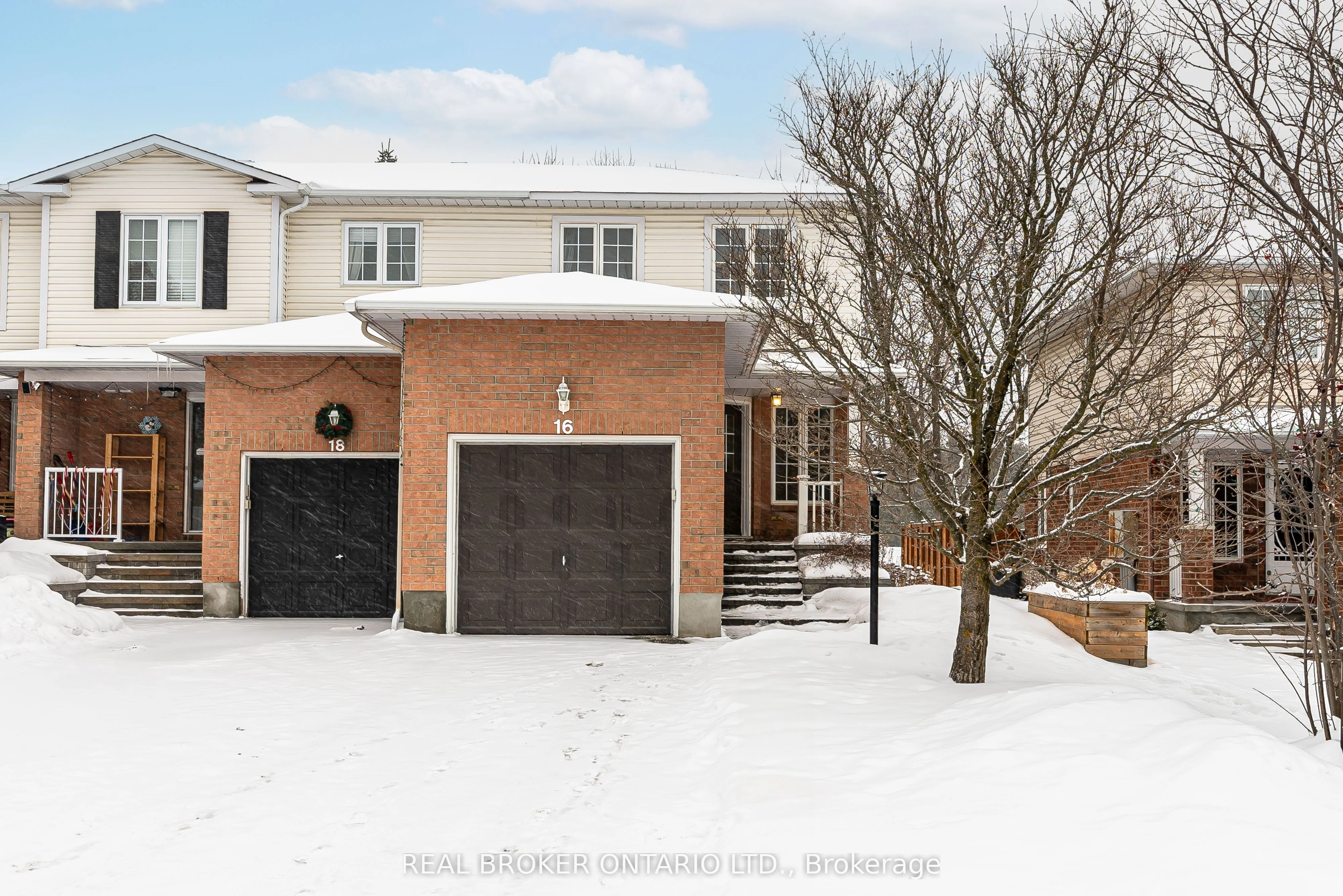 Att/Row/Townhouse in Stittsville - Munster - Richmond