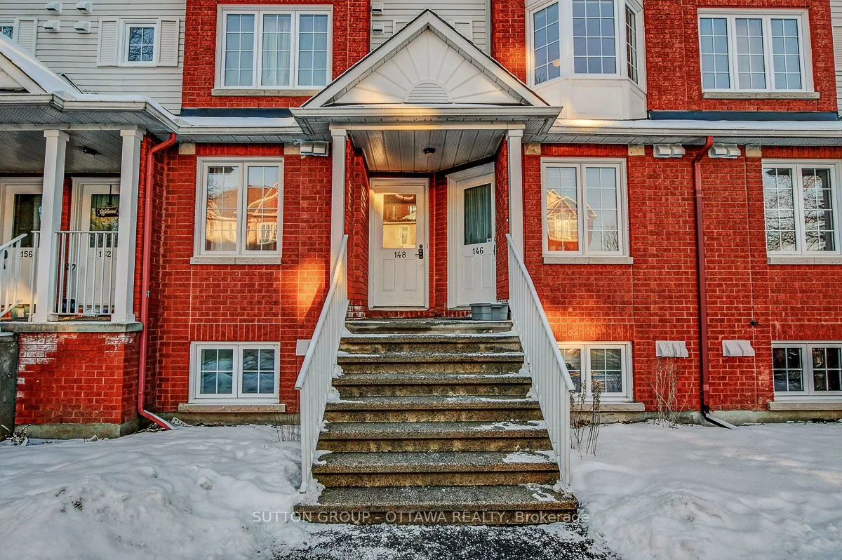 Condo Townhouse in Hunt Club - South Keys and Area