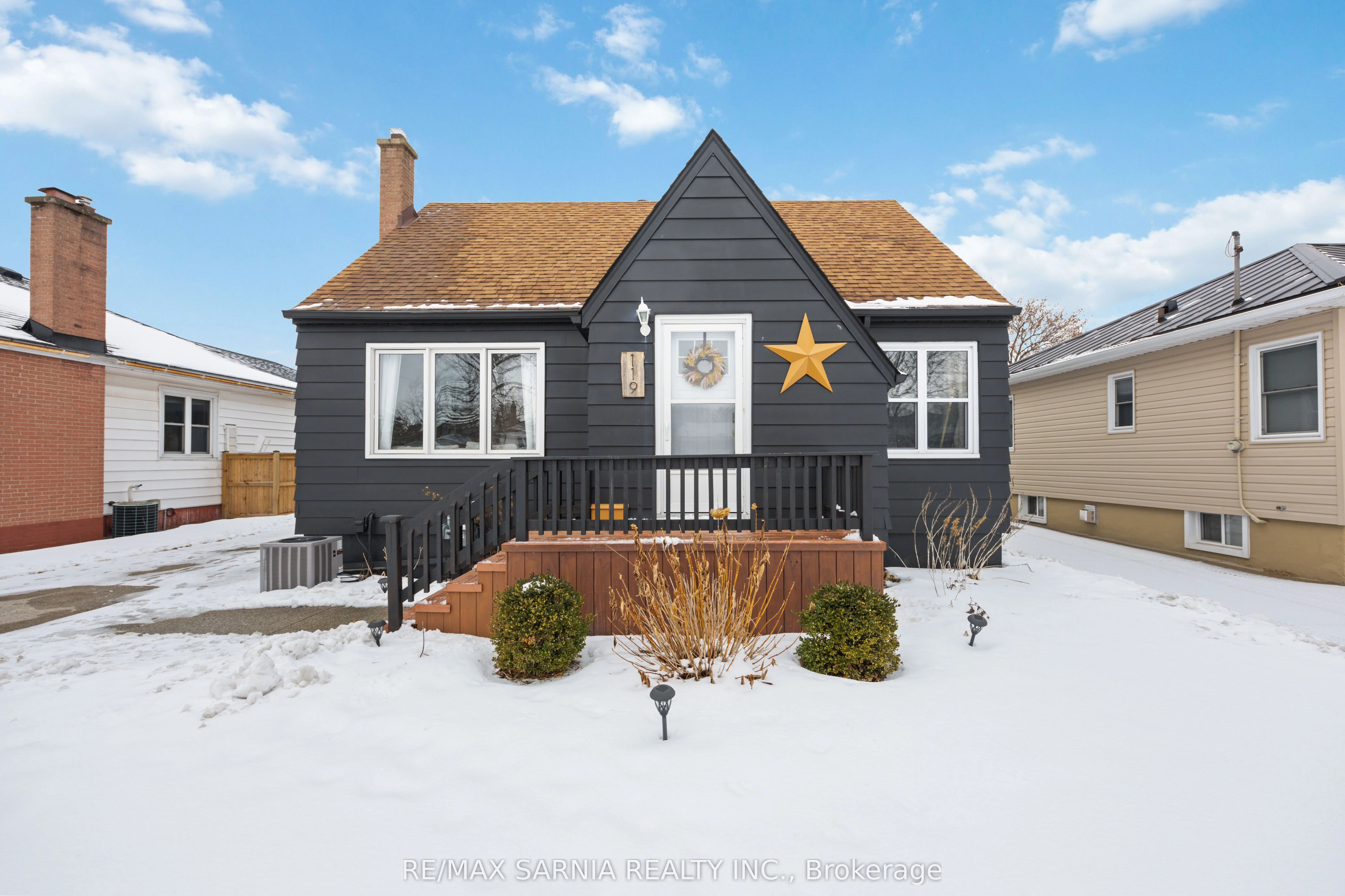 Detached in Sarnia