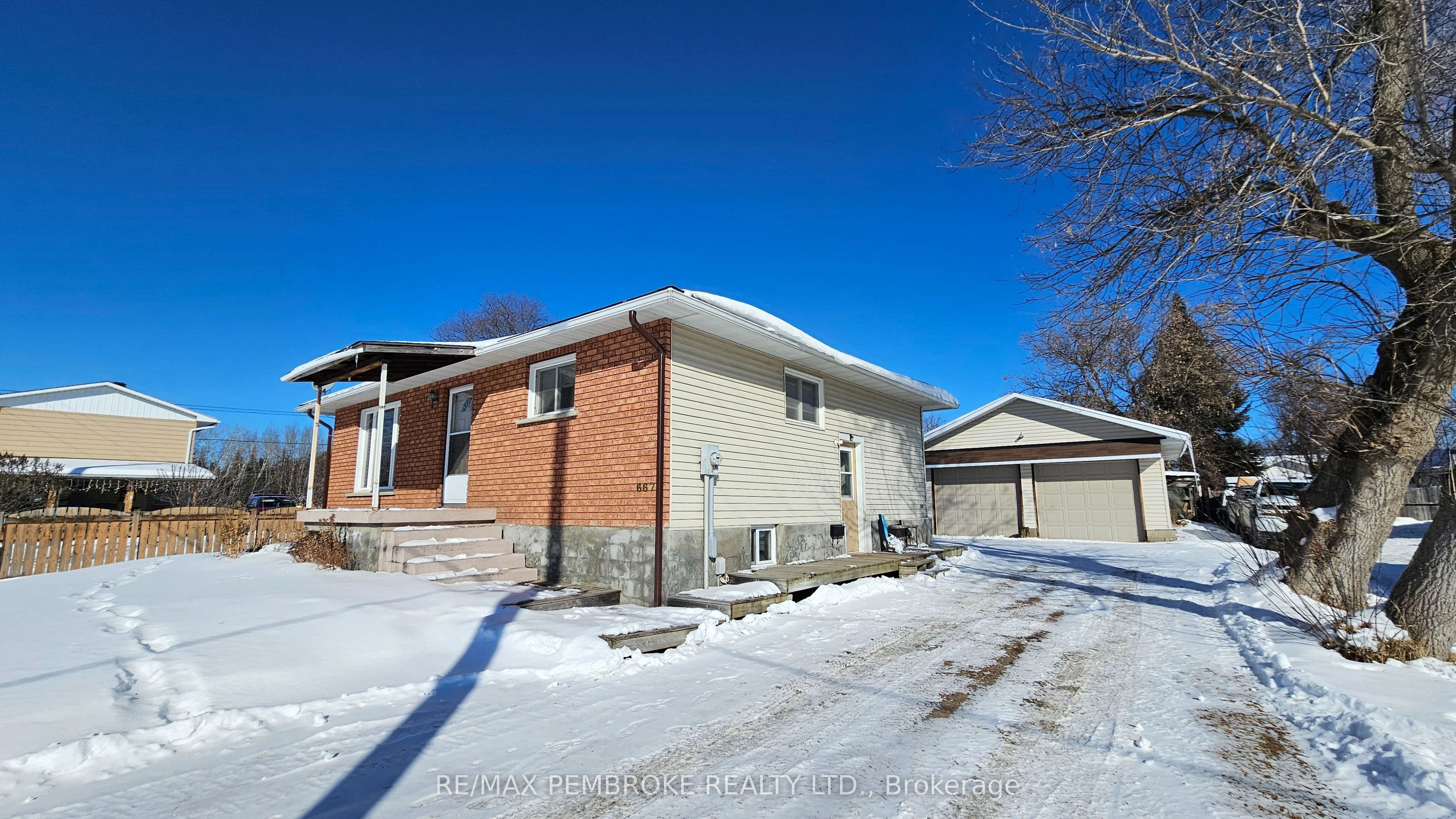 Detached in Laurentian Valley