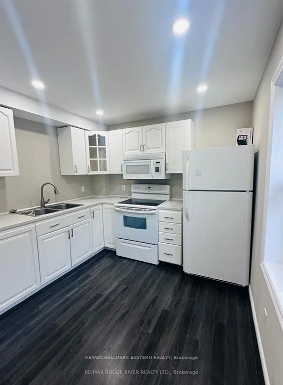 184 Park Street N Upper, Peterborough Central, ON K9J 3P6