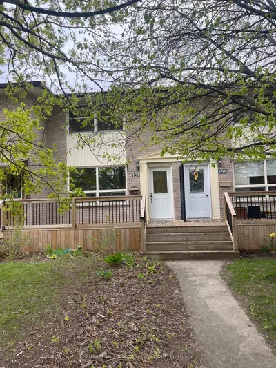 Att/Row/Townhouse in Strathroy-Caradoc