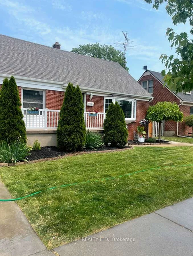 Detached in Windsor