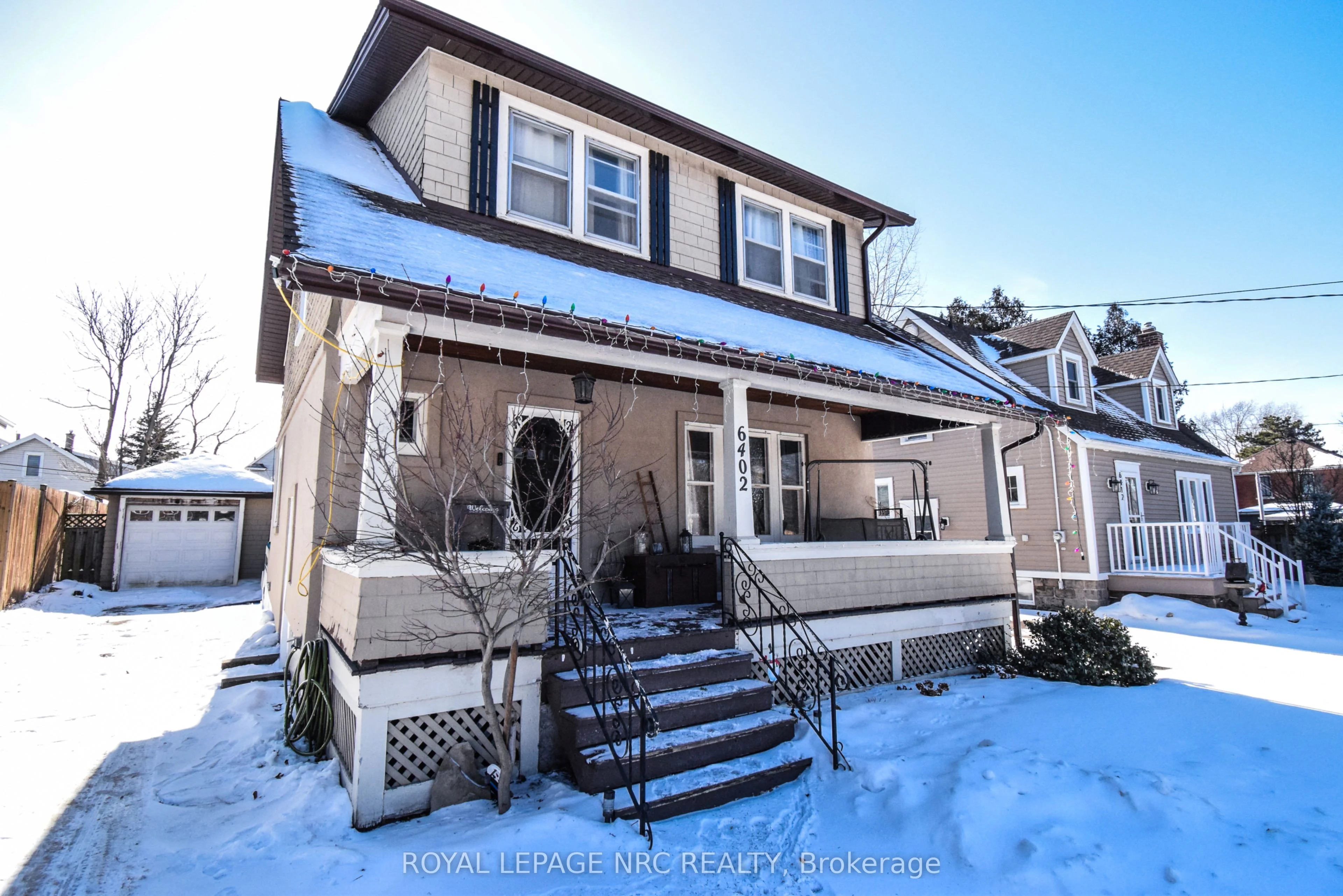 Detached in Niagara Falls
