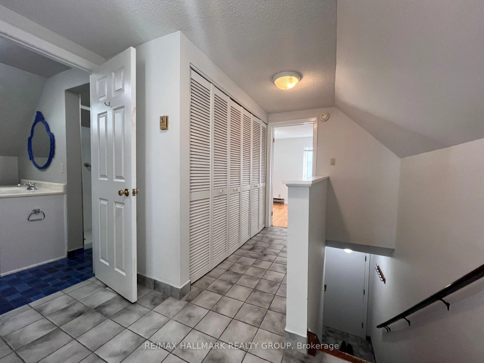 9 Gilmour Street 2, Ottawa Centre, On K2p 0n1