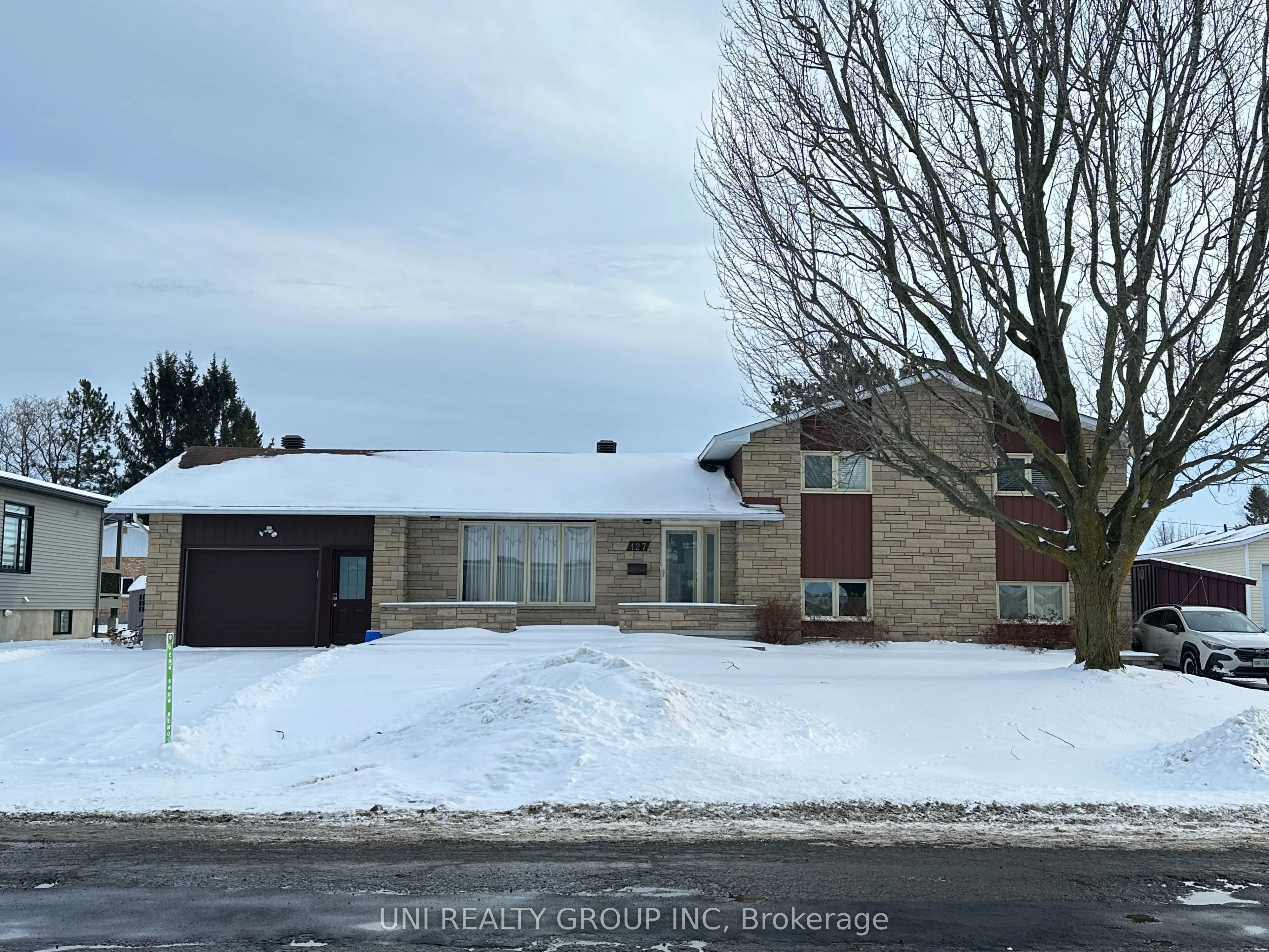 Detached in Russell