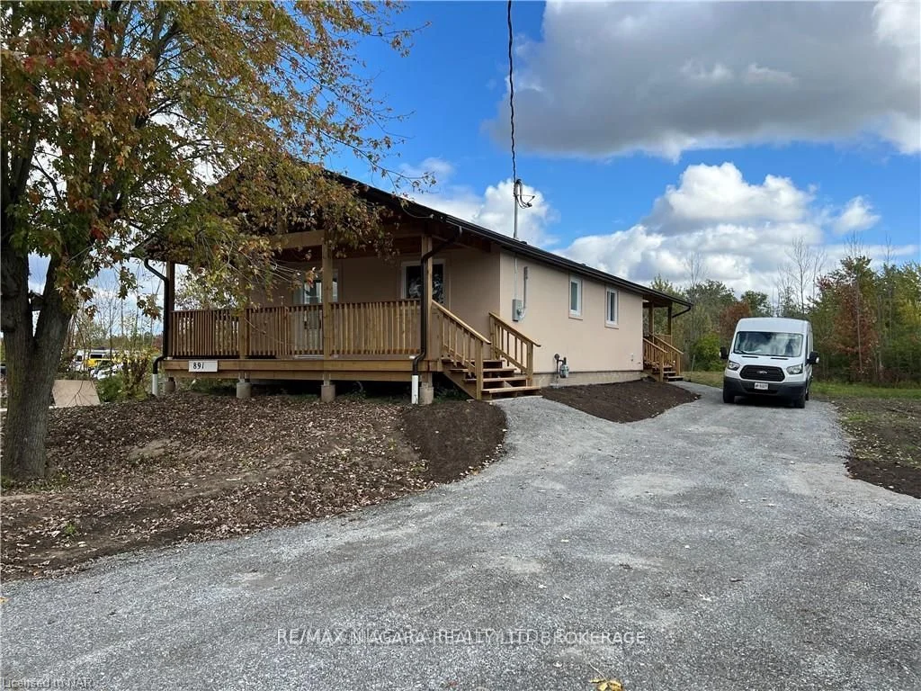 Detached in Port Colborne