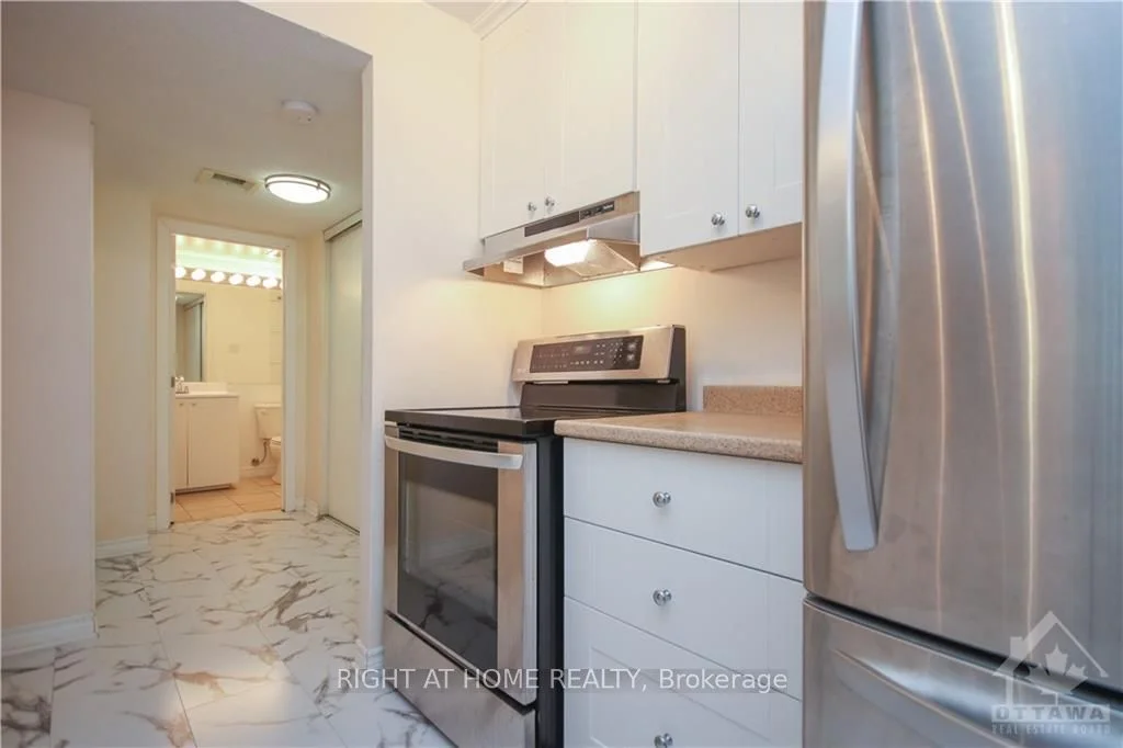 18 Nepean Street 701, Ottawa Centre, On K2p 2l2