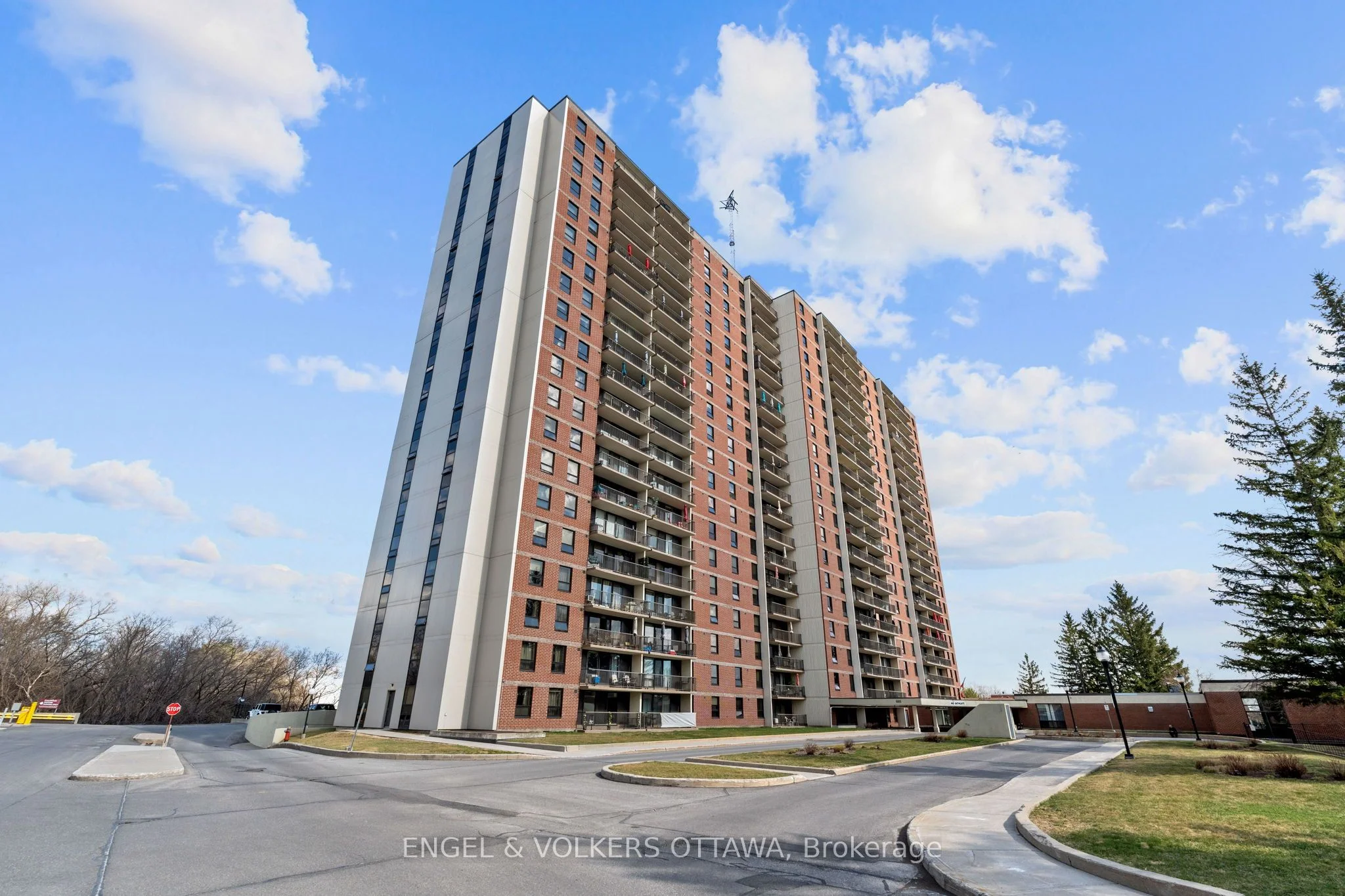 665 Bathgate Drive 1205, Overbrook - Castleheights And Area, On K1k 3y4