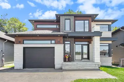 Detached in Russell