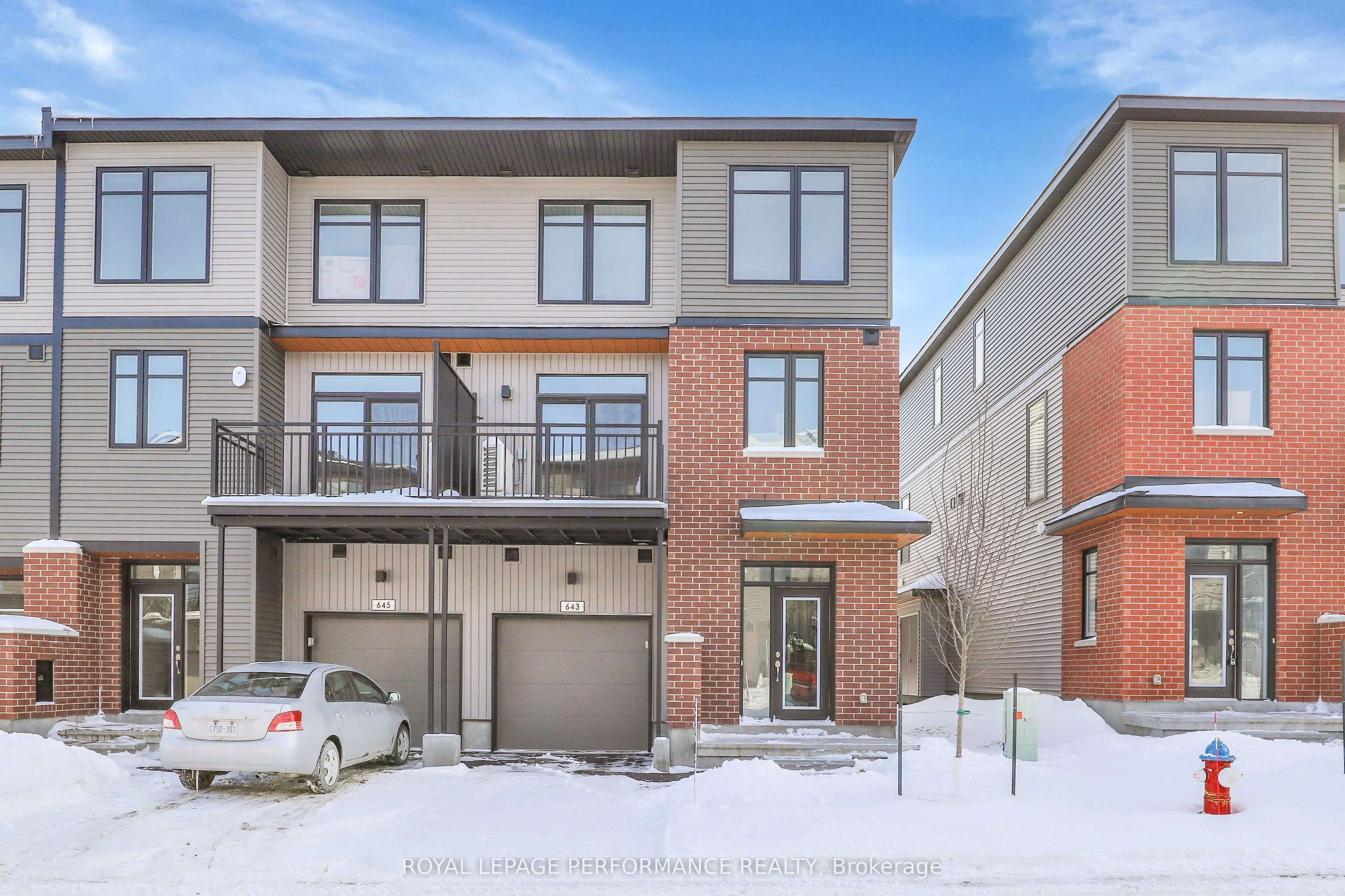 Att/Row/Townhouse in Blossom Park - Airport and Area