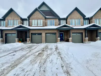 Att/Row/Townhouse in Blossom Park - Airport and Area
