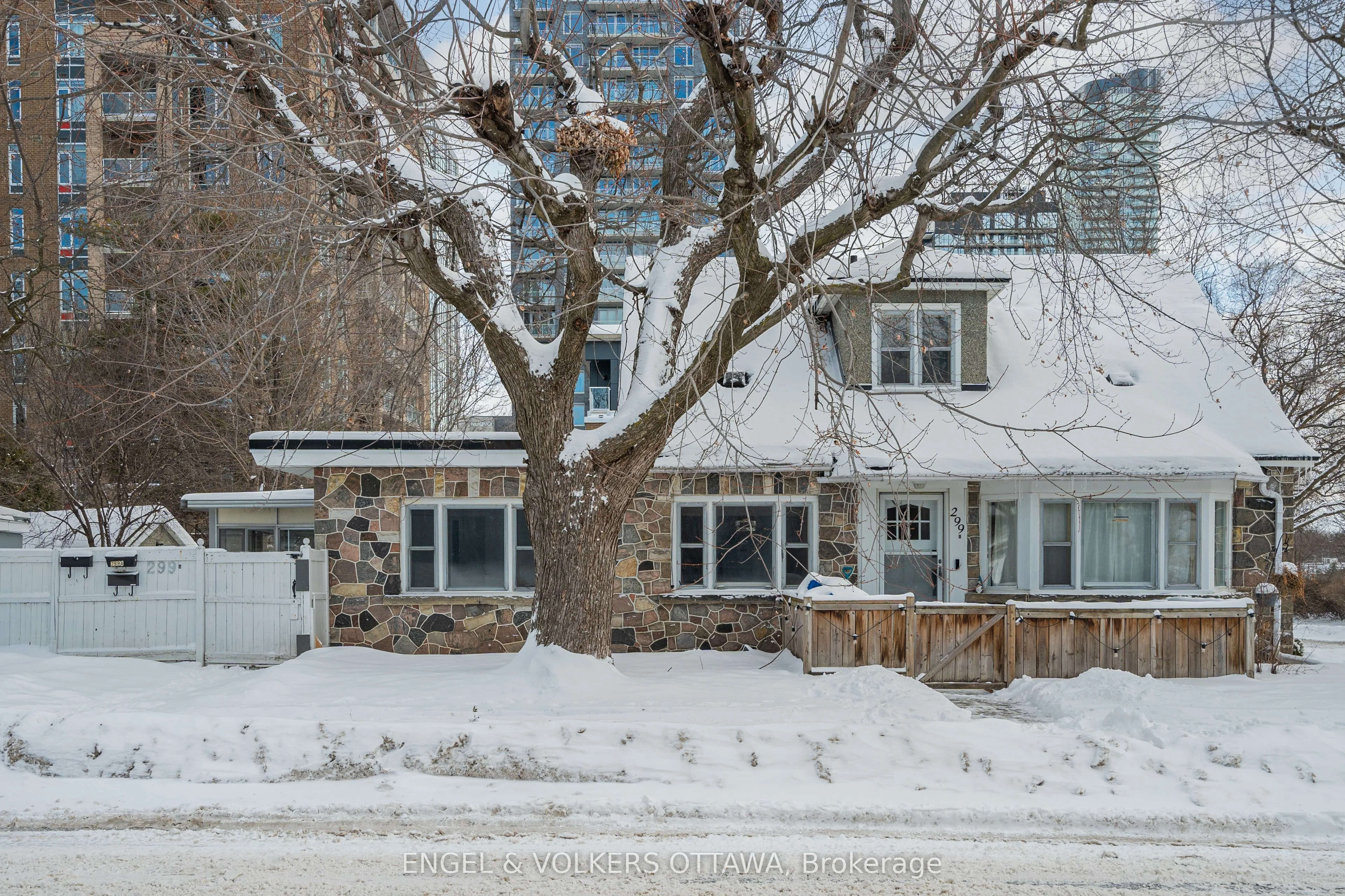 299 Loretta Avenue S A, Dows Lake - Civic Hospital And Area, On K1s 4p9