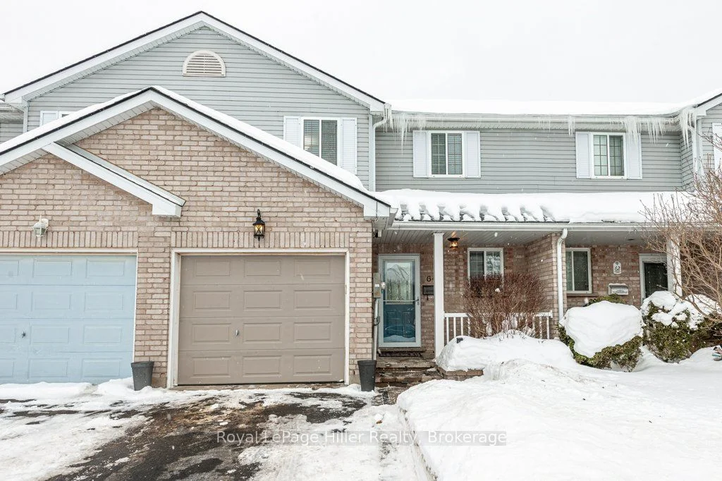 Att/Row/Townhouse in Stratford