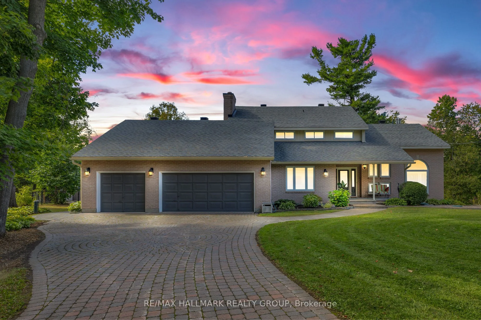 Detached in Hunt Club - Windsor Park Village and Area